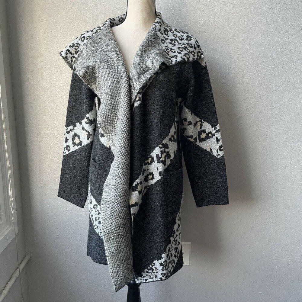 Maxsport Cardigan Sweater Womens‎ Medium Gray Leopard Open Collar NEW